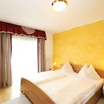 Szálloda Garni Dorferwirt Am Irrsee 3*