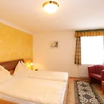 Garni Dorferwirt Am Irrsee Tiefgraben