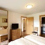 Garni Dorferwirt Am Irrsee Szálloda 3*