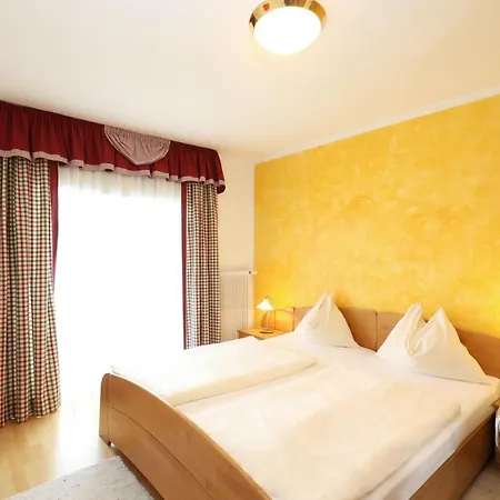 Hotel Garni Dorferwirt Am Irrsee 3*