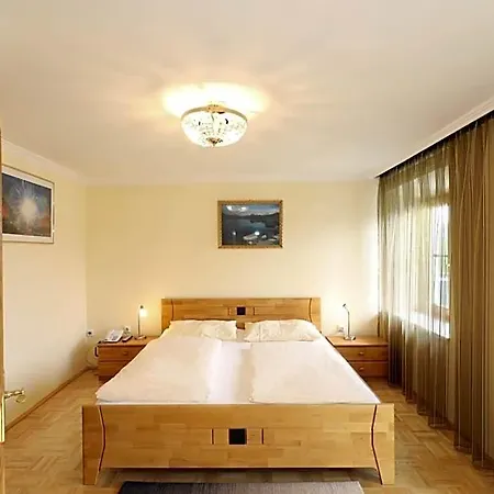 Garni Dorferwirt Am Irrsee Hotel