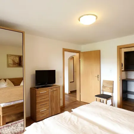 Garni Dorferwirt Am Irrsee Hotel 3*