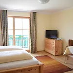 Garni Dorferwirt Am Irrsee Hotel