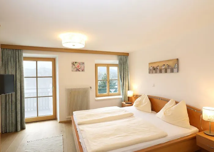 Garni Dorferwirt Am Irrsee 3*