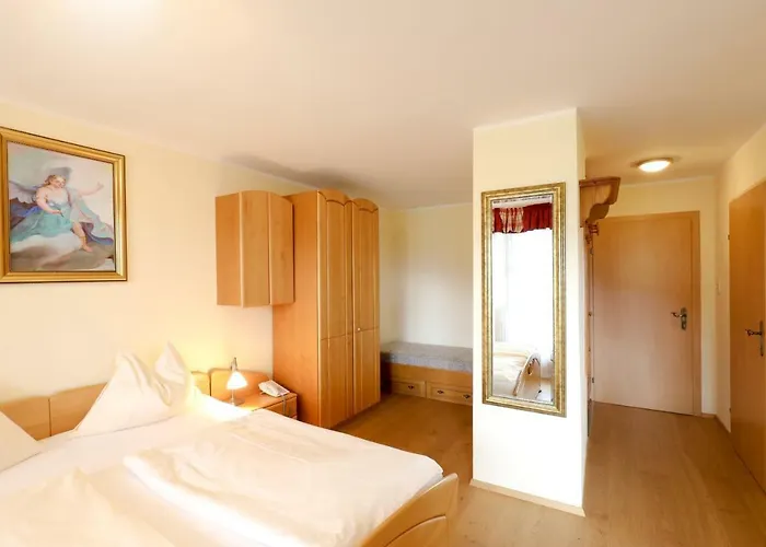 Hotel Garni Dorferwirt Am Irrsee Tiefgraben